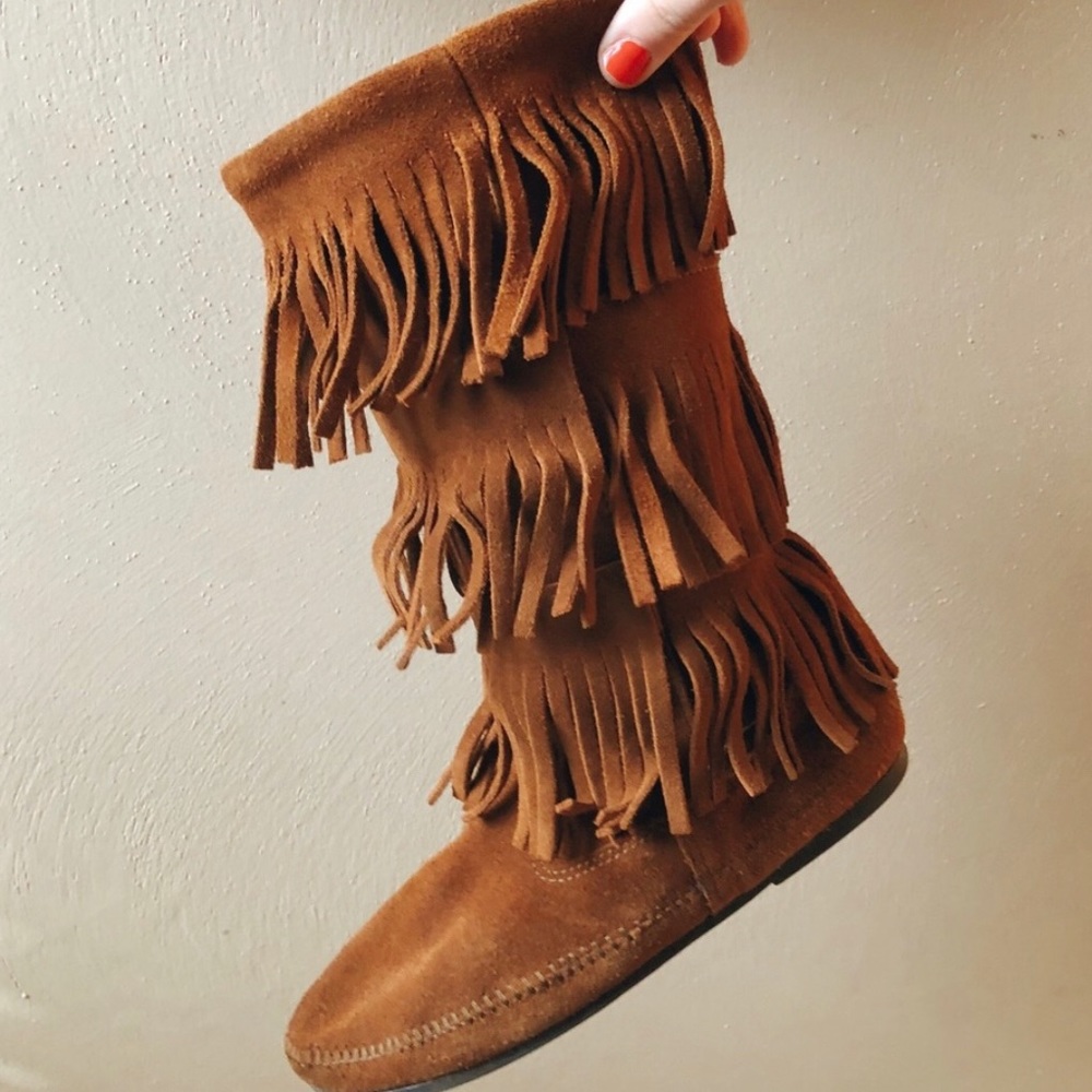 Minnentonka Calf Hi 3 Layer Fringe Boots